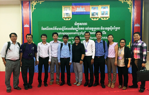 Cambodian Ministry of Environment Team with Phan Channa from WWF Cambodia on the left and Kimchin Sok on the far right.