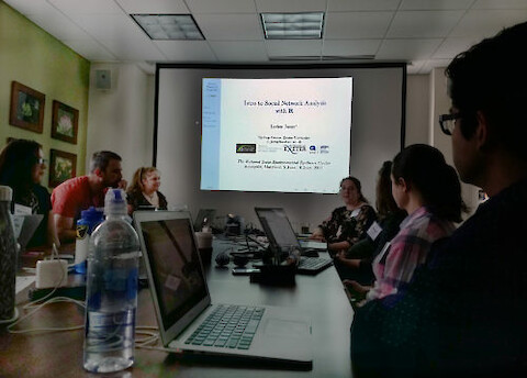 The 5-day SESYNC short course on Social Network Analysis was taught by Lorien Jasny. Image credit: Vanessa Vargas-Nguyen