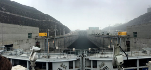 One stage of the 5-stage lock system allowing passage past the dam wall. Image credit: Simon Costanzo