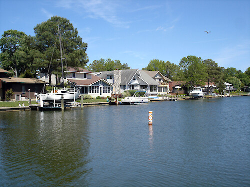 Houses and private jetties on the St. Martins River