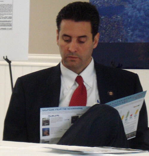 The 2008 Severn River Report Card Release. The report card summarizes 2008 water quality results, which are based on data collected by the Severn Riverkeeper Program. This report card helps to clarify the Severn's health, and provides instructions on what individuals can do to improve its condition. The release of this report card was attended by local, state, and federal representatives, Severn River Keepers, and IAN staff. 