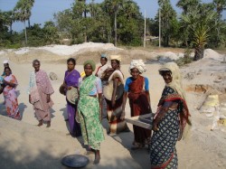 Women working to sift pure silica sand