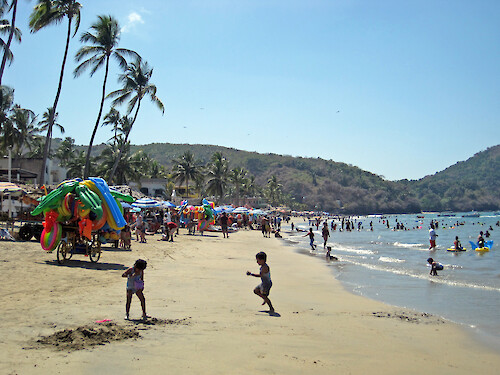 This beach at Los Ayala is very popular with Mexican tourists who come to enjoy Semana Santa week (Easter) at this Mexican resort town. Many vendors turn out and sell all nature of food, merchandise, and services.