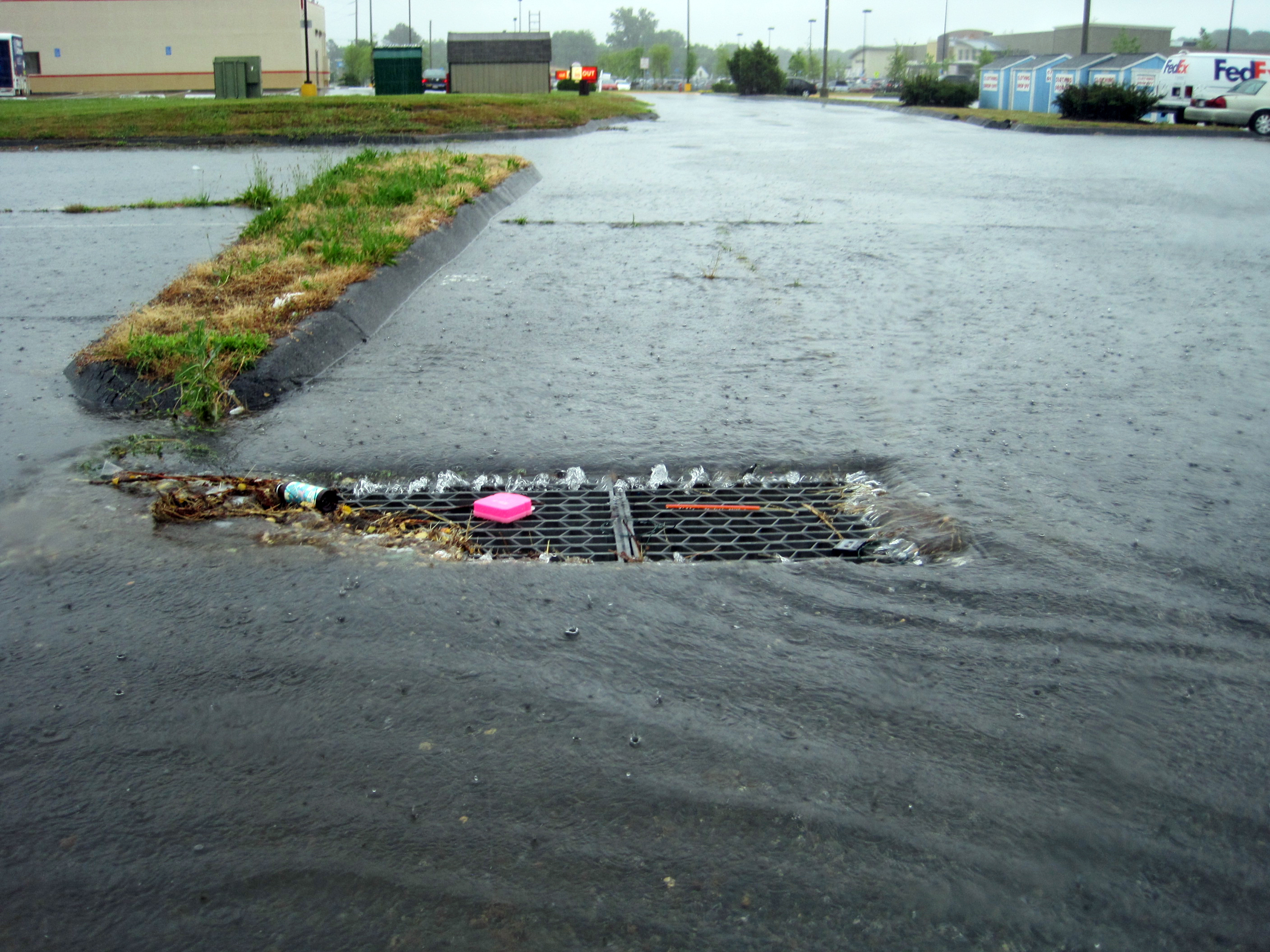 https://ian.umces.edu/site/assets/files/20615/stormwater-trash-in-parking-lot.jpg