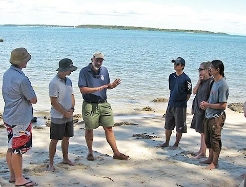 Drs. Brian McIntosh (left) and Bill Dennison (right) discussing classifying environmental problems on North Stradbroke Island