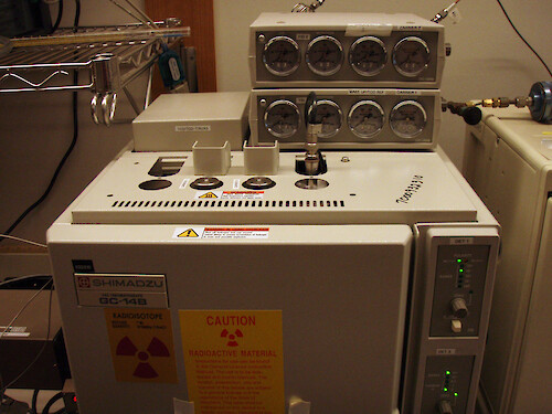 Gas chromatograph with electron capture detector 