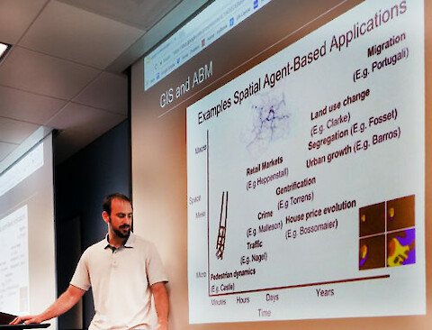 Nick Magliocca teaching the SESYNC short course on Spatial Agent Based Modeling. Photo credit: Vanessa Vargas-Nguyen.